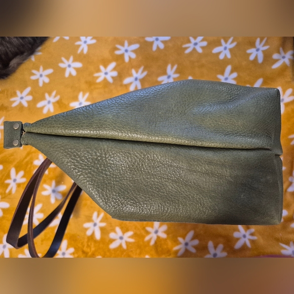 Portland Leather Large Zip Tote-Kiwi - Picture 4 of 8